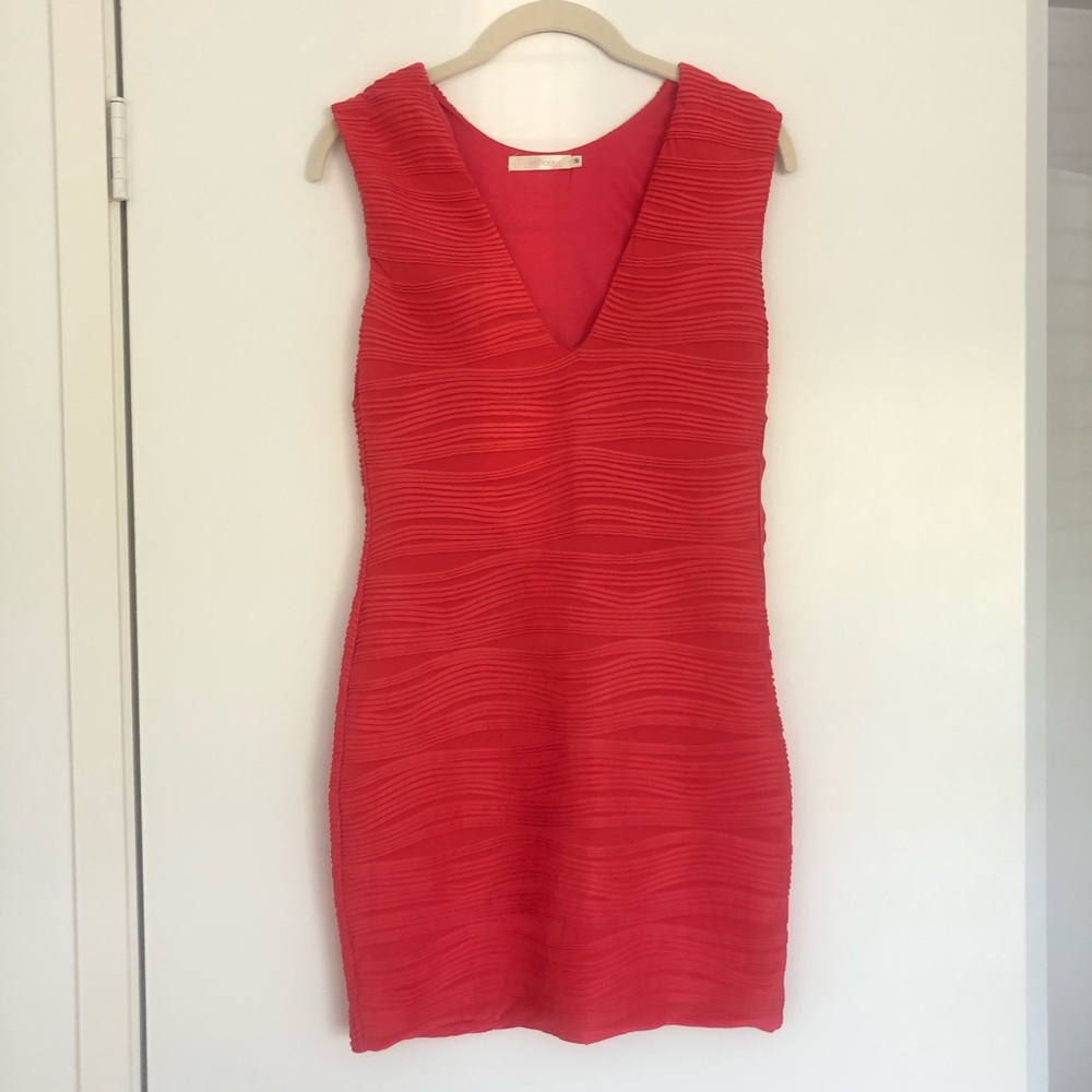 Bright & flattering dress